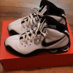 Men’s Nike Shox. Size 9.5 Black and White Slam TB